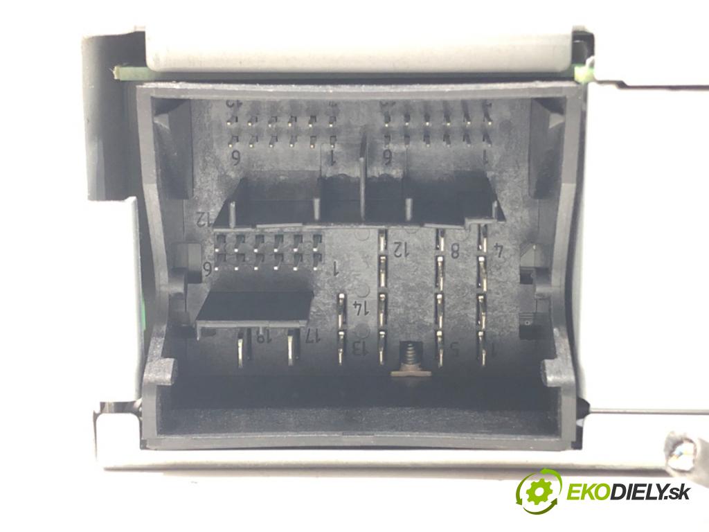 VW PASSAT B8 Variant (3G5, CB5) 2014 - 2022    2.0 TDI 110 kW [150 KM] olej napędowy 2014 - 2022  čítač navigácie 3Q0035846A (Ostatné)