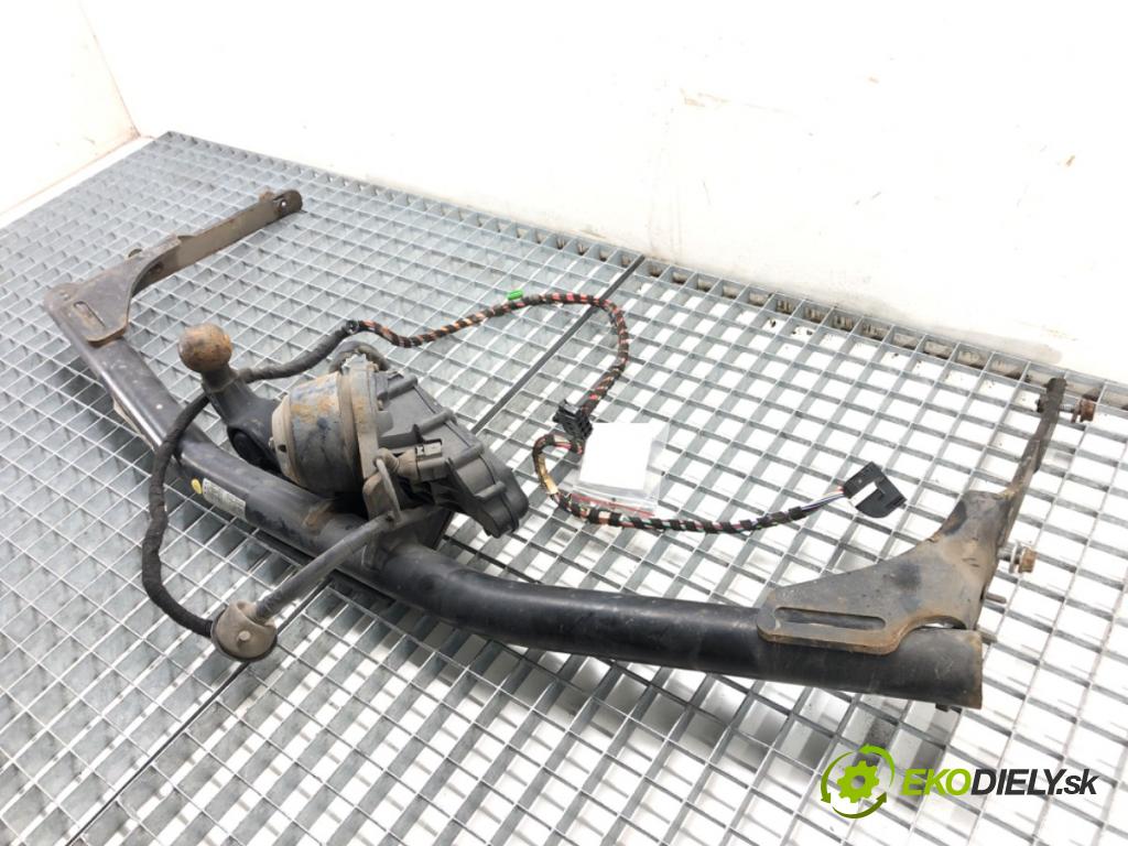 VW PASSAT B8 Variant (3G5, CB5) 2014 - 2022    2.0 TDI 110 kW [150 KM] olej napędowy 2014 - 2022  Hák tažné zařízení 3G9803881B (Tažná zařízení)