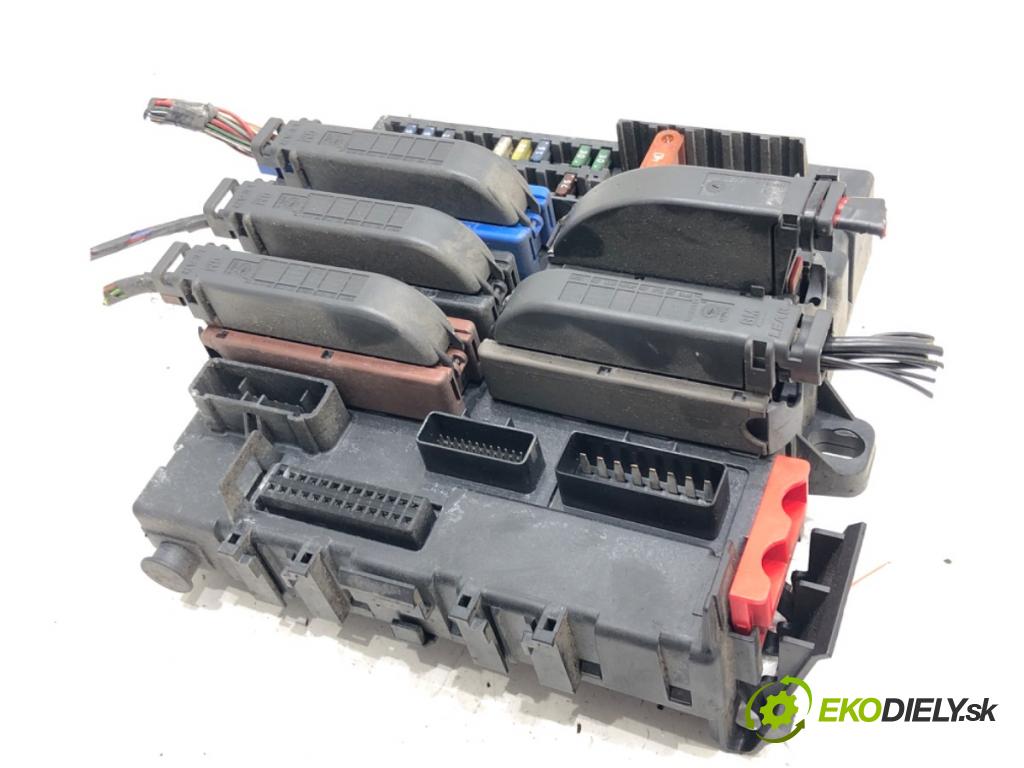 OPEL VECTRA C (Z02) 2002 - 2009    2.0 DTI 16V (F69) 74 kW [101 KM] olej napędowy 2002 - 2006  skříňka poistková 519032106 (Pojistkové skříňky)