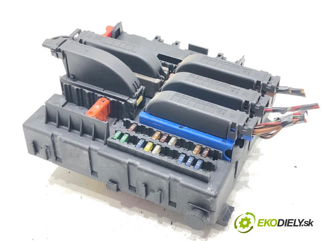 OPEL VECTRA C (Z02) 2002 - 2009    2.0 DTI 16V (F69) 74 kW [101 KM] olej napędowy 2002 - 2006  skříňka poistková 519032106 (Pojistkové skříňky)