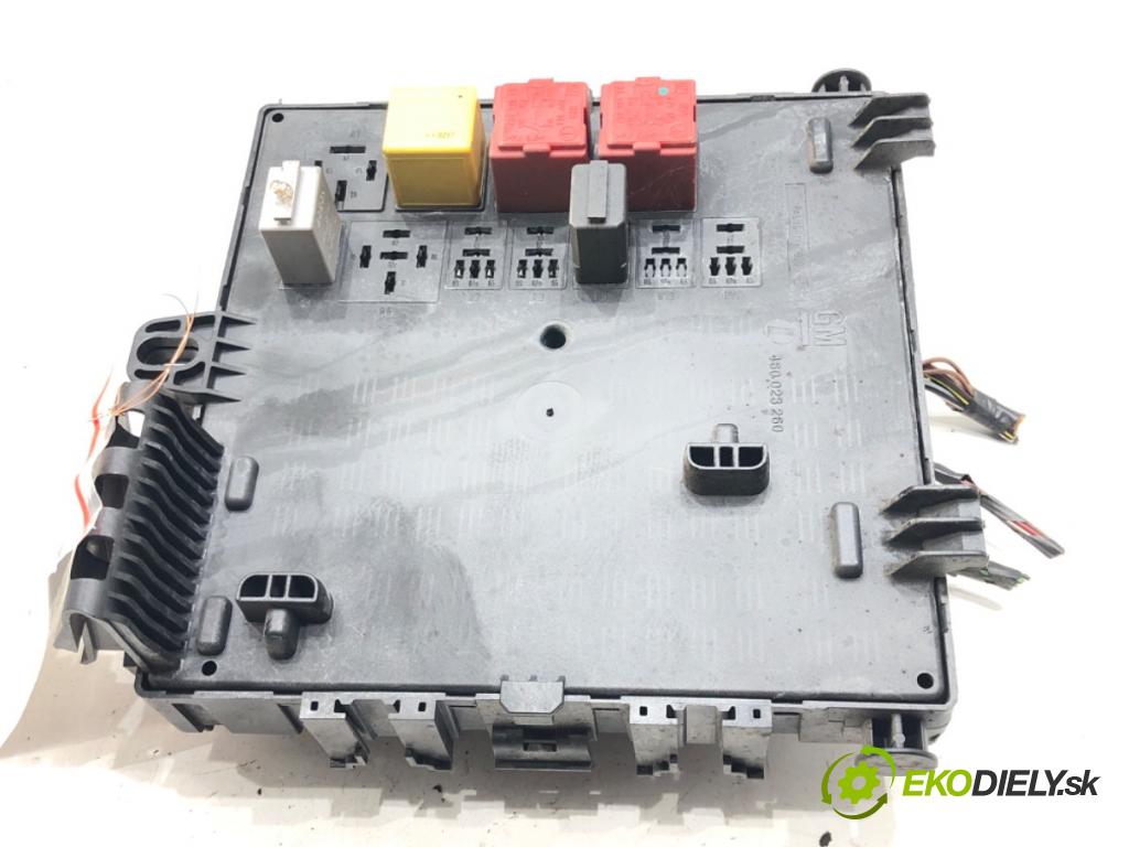 OPEL VECTRA C (Z02) 2002 - 2009    2.0 DTI 16V (F69) 74 kW [101 KM] olej napędowy 2002 - 2006  skříňka poistková 519032106 (Pojistkové skříňky)