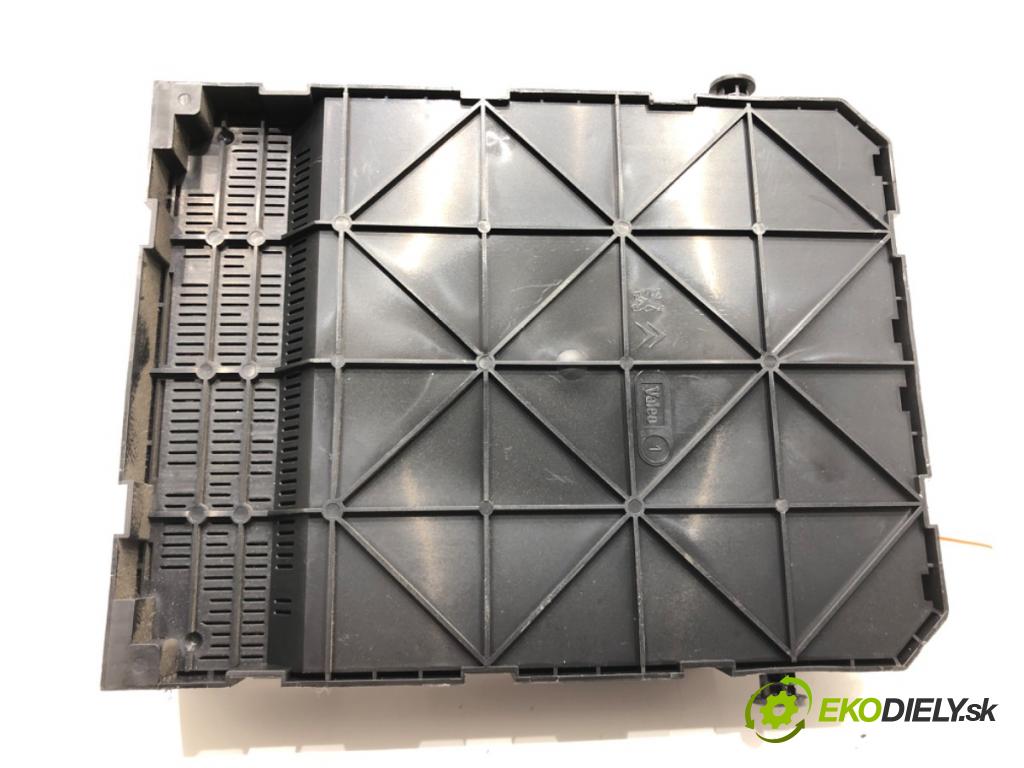 CITROEN C2 (JM_) 2003 - 2017    1.4 HDi 50 kW [68 KM] olej napędowy 2003 - 2009  modul BSI 9664156780 (Pojistkové skříňky)