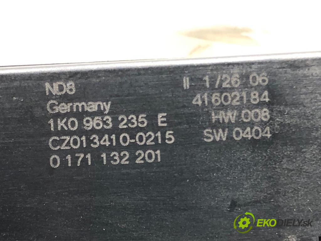 VW PASSAT B6 Variant (3C5) 2005 - 2011    2.0 TDI 103 kW [140 KM] olej napędowy 2005 - 2009  topné těleso radiátor topení elektrická 1K0963235E (Radiátory topení)