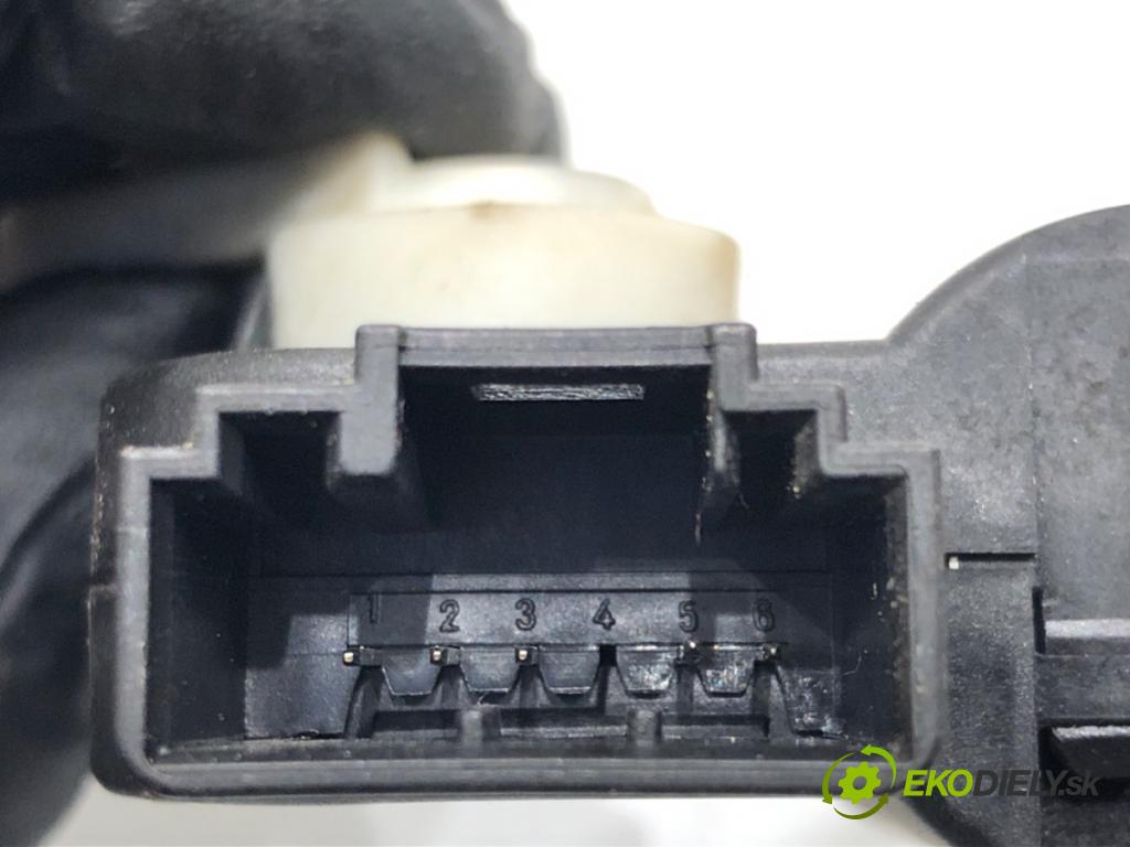 VW PASSAT B6 Variant (3C5) 2005 - 2011    2.0 TDI 103 kW [140 KM] olej napędowy 2005 - 2009  Motorček kúrenia 3C0907511B (Motorčeky kúrenia)