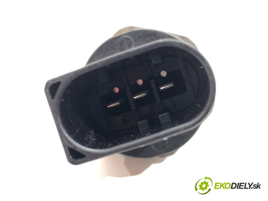 SKODA OCTAVIA III (5E3, NL3, NR3) 2012 - 2022    1.4 TSI 110 kW [150 KM] benzyna 2014 - 2020  Snímač tlaku paliva 110R-000123 (Snímače)