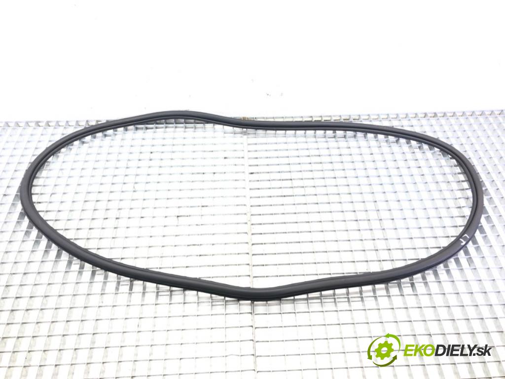 SKODA OCTAVIA III (5E3, NL3, NR3) 2012 - 2022    1.4 TSI 110 kW [150 KM] benzyna 2014 - 2020  těsnění dveře zadní část levá strana 5E5867367F (Ostatní)