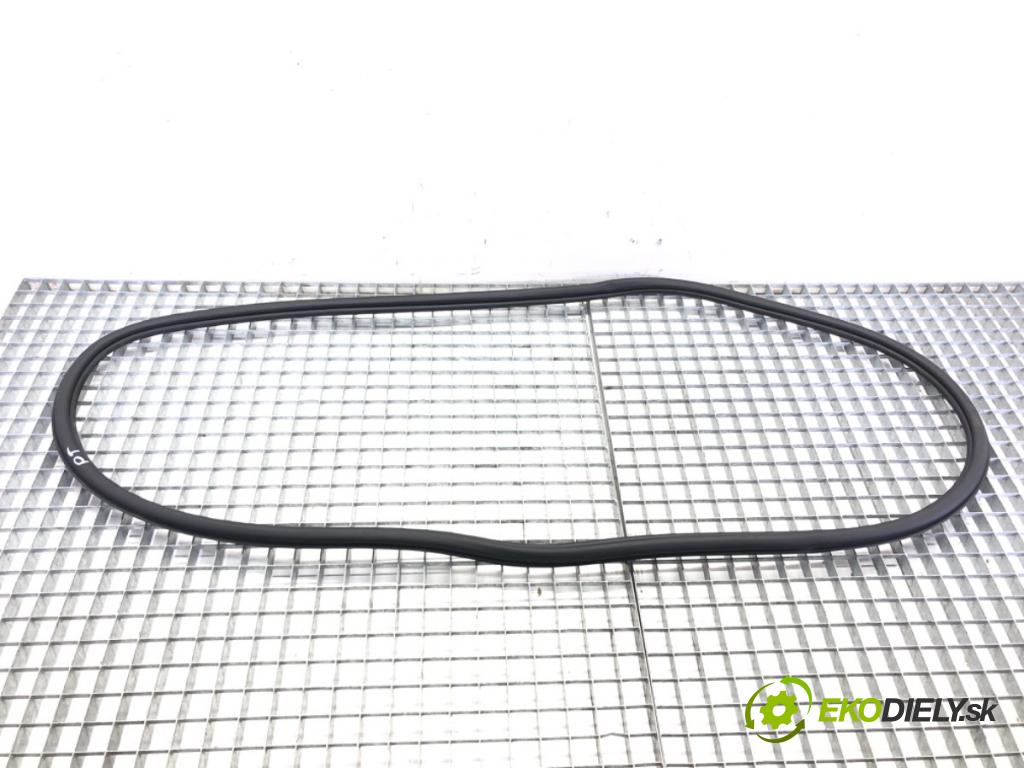 SKODA OCTAVIA III (5E3, NL3, NR3) 2012 - 2022    1.4 TSI 110 kW [150 KM] benzyna 2014 - 2020  těsnění dveře zadní část pravá 5E5867368F (Ostatní)