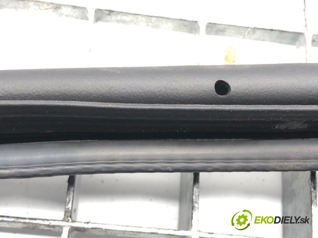 SKODA OCTAVIA III (5E3, NL3, NR3) 2012 - 2022    1.4 TSI 110 kW [150 KM] benzyna 2014 - 2020  těsnění dveře zadní část pravá 5E5867368F (Ostatní)