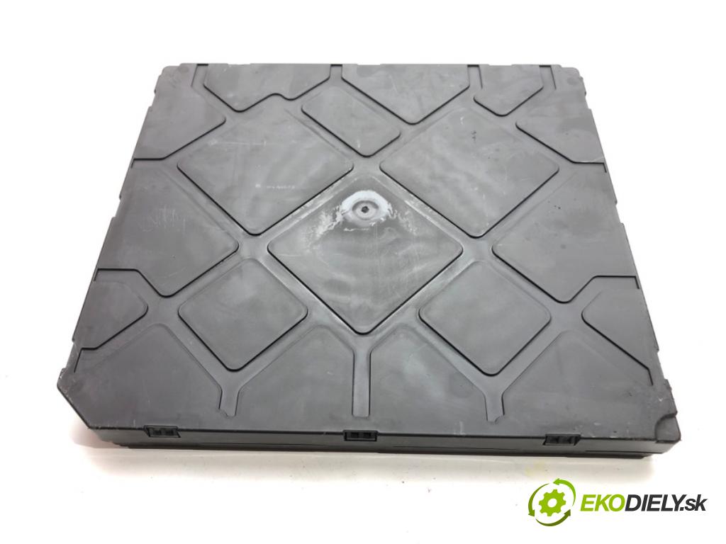 SKODA OCTAVIA III (5E3, NL3, NR3) 2012 - 2022    1.4 TSI 110 kW [150 KM] benzyna 2014 - 2020  Modul komfortu 5Q0937084CF (Moduly komfortu)