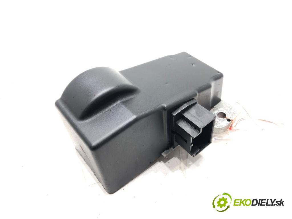 VW PASSAT B6 Variant (3C5) 2005 - 2011    2.0 TDI 103 kW [140 KM] olej napędowy 2005 - 2009  blokáda volantu 3C0905861G (Ostatné)