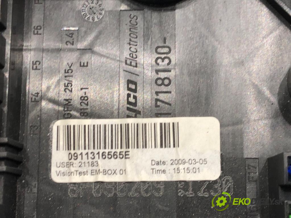 SKODA OCTAVIA II (1Z3) 2004 - 2013    1.9 TDI 77 kW [105 KM] olej napędowy 2004 - 2010  skříňka poistková  (Pojistkové skříňky)