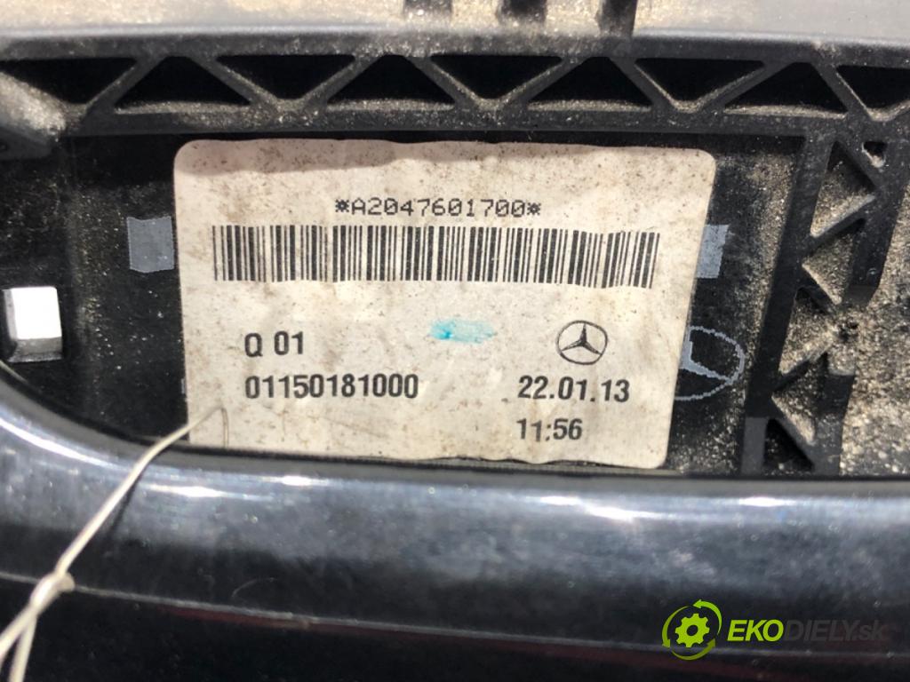 MERCEDES-BENZ KLASA A (W176) 2012 - 2018    A 180 CDI (176.000) 80 kW [109 KM] olej napędowy 2012 - 2014  Kľučka vonkajšia ľavy predný