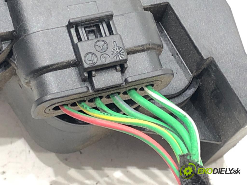 MERCEDES-BENZ KLASA A (W176) 2012 - 2018    A 180 CDI (176.000) 80 kW [109 KM] olej napędowy 2012 - 2014  Potenciometer plynu A2463001404 (Pedále)