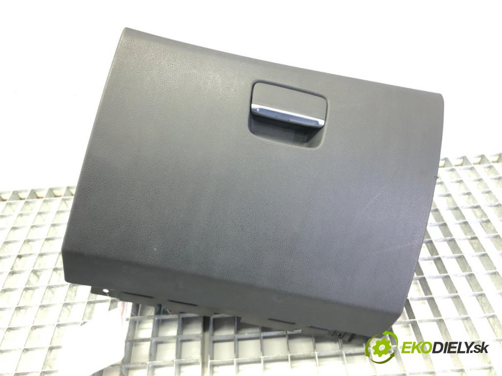 MERCEDES-BENZ KLASA A (W176) 2012 - 2018    A 180 CDI (176.000) 80 kW [109 KM] olej napędowy 2012 - 2014  Priehradka, kastlík spolujazdca  (Priehradky, kastlíky)