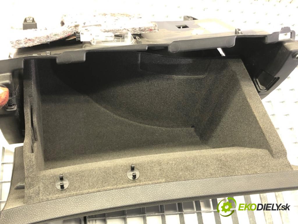 MERCEDES-BENZ KLASA A (W176) 2012 - 2018    A 180 CDI (176.000) 80 kW [109 KM] olej napędowy 2012 - 2014  Priehradka, kastlík spolujazdca  (Priehradky, kastlíky)