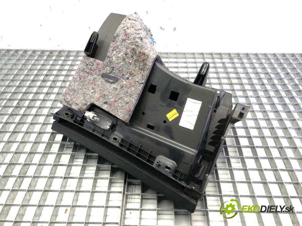 MERCEDES-BENZ KLASA A (W176) 2012 - 2018    A 180 CDI (176.000) 80 kW [109 KM] olej napędowy 2012 - 2014  Priehradka, kastlík spolujazdca  (Priehradky, kastlíky)