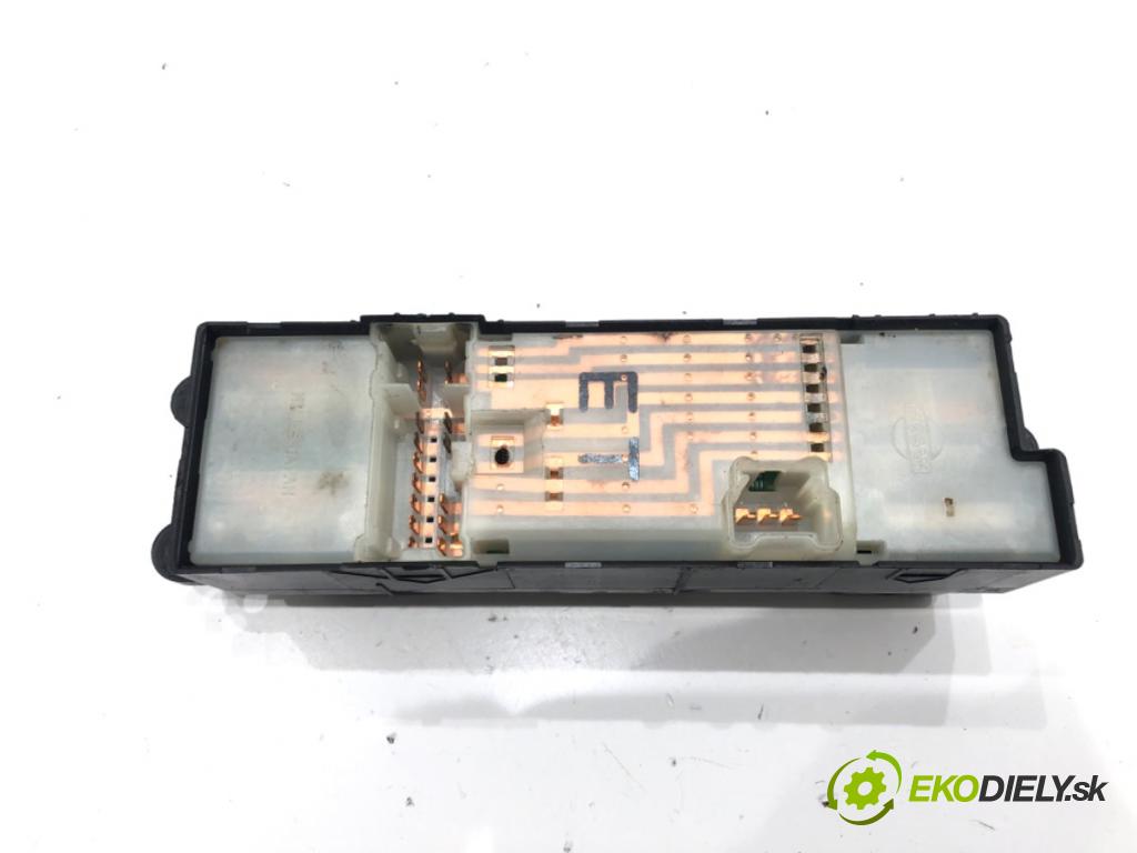 NISSAN X-TRAIL I (T30) 2001 - 2013    2.2 dCi 100 kW [136 KM] olej napędowy 2003 - 2013  Prepínač okien  (Prepínače, spínače, tlačidlá a ovládače kúrenia)
