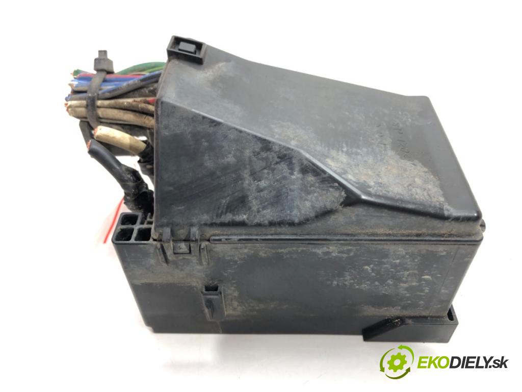 SUZUKI SWIFT III (MZ, EZ) 2005 - 2022    1.3 DDiS (RS 413D) 51 kW [69 KM] olej napędowy 2005 - 2022  skříňka poistková  (Pojistkové skříňky)