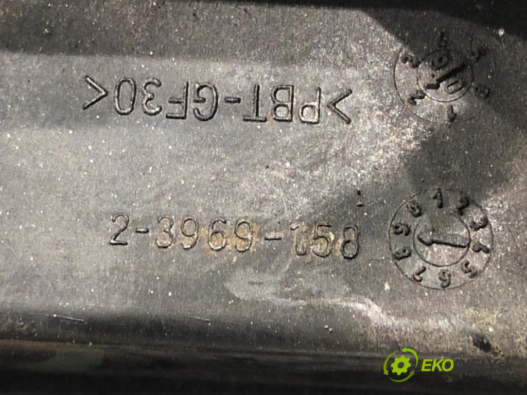 PEUGEOT 307 (3A/C) 2000 - 2012    2.0 HDi 90 66 kW [90 KM] olej napędowy 2000 - 2007  zámok dveře pravý přední část