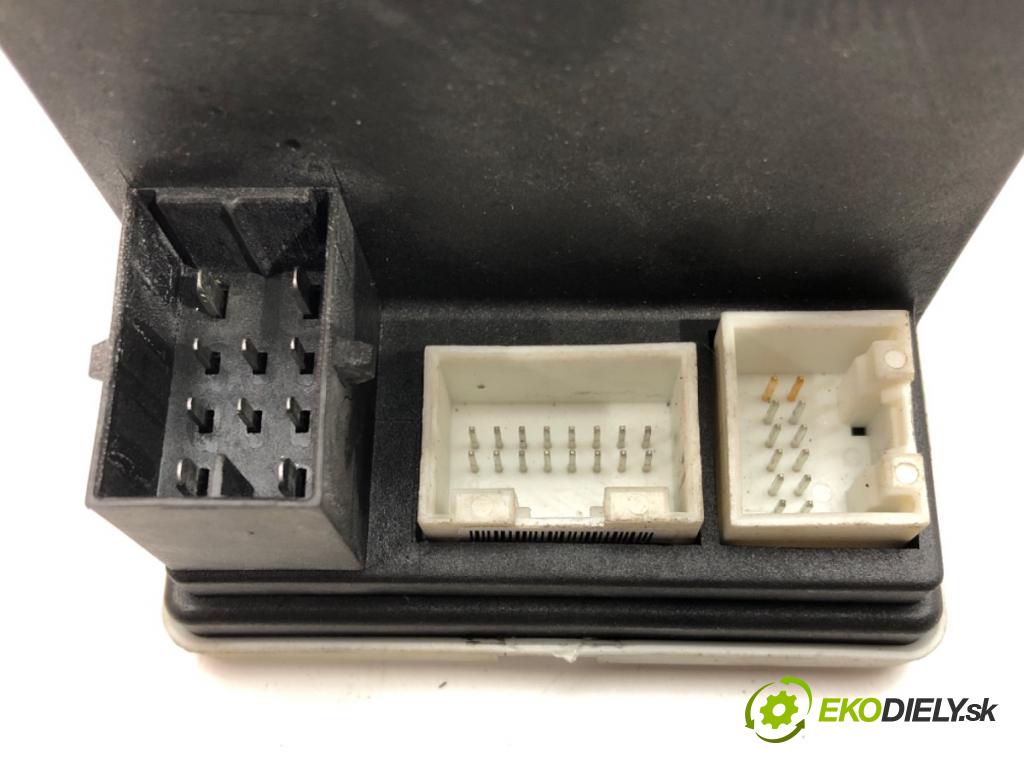 AUDI A4 B5 Avant (8D5) 1994 - 2002    1.9 TDI 85 kW [115 KM] olej napędowy 2000 - 2001  pumpa centrálneho zámku 8D0862257B (Riadiace jednotky centrálneho zámku)