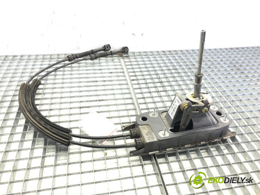 VW PASSAT B6 Variant (3C5) 2005 - 2011    2.0 TDI 103 kW [140 KM] olej napędowy 2005 - 2009  Kulisa 3C0711049S (Rýchlostné páky / kulisy)