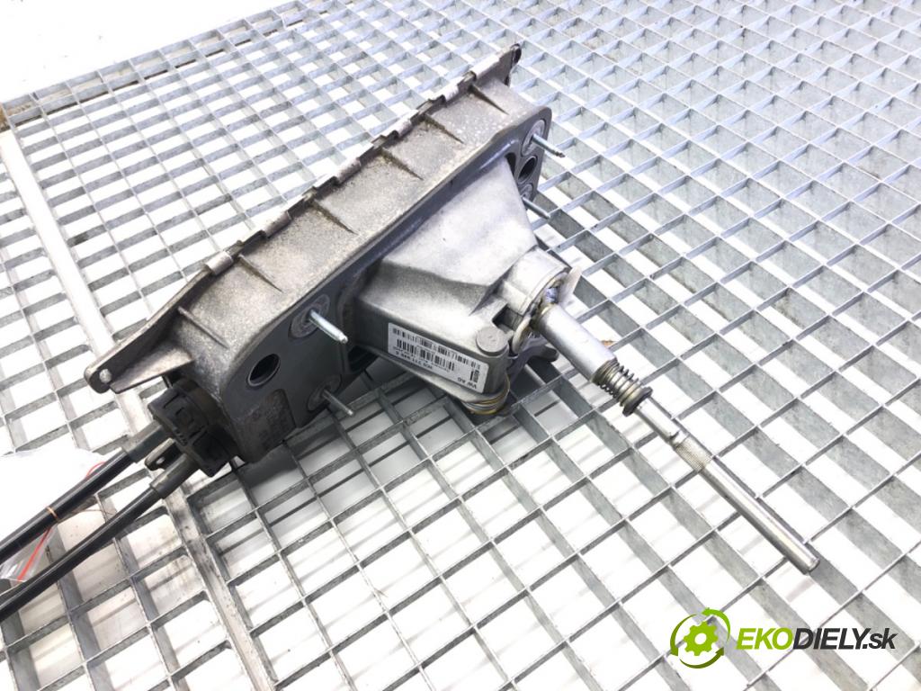 VW PASSAT B6 Variant (3C5) 2005 - 2011    2.0 TDI 103 kW [140 KM] olej napędowy 2005 - 2009  Kulisa 3C0711049S (Rýchlostné páky / kulisy)