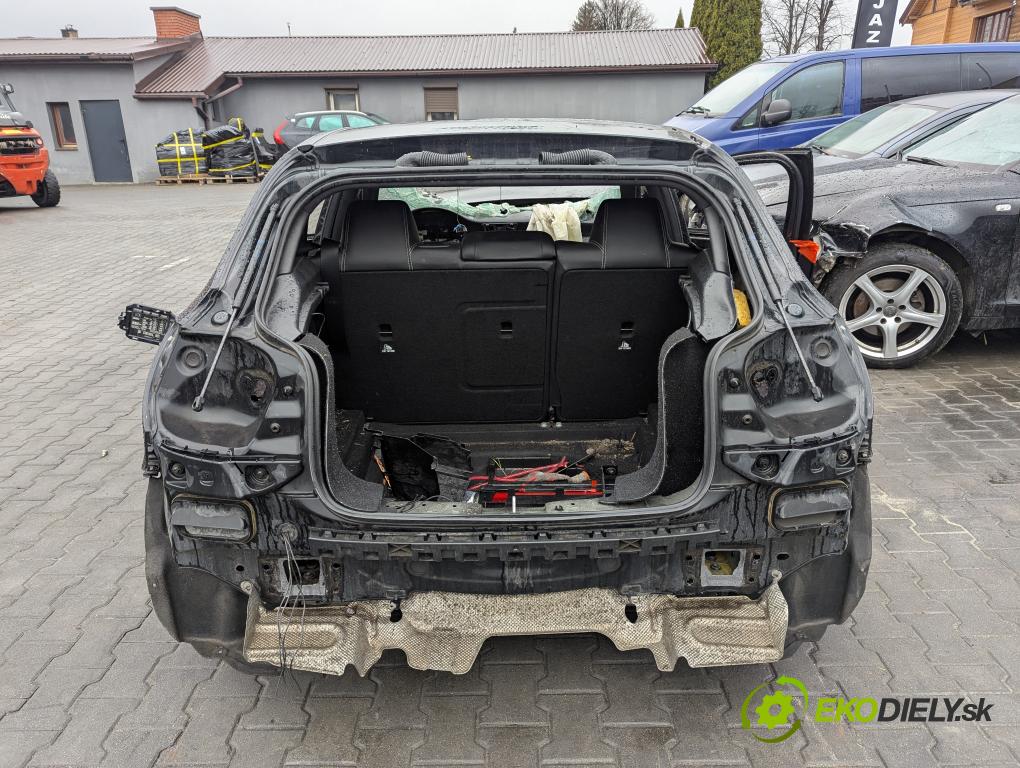 MERCEDES-BENZ KLASA A (W176) 2012 - 2018    A 180 CDI (176.000) 80 kW [109 KM] olej napędowy 2012 - 2014  KAROSERIA ČTVRŤÁK blatník zadní část levý pravý POŠTY: prahy střecha