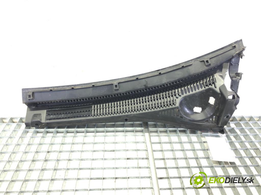 SUZUKI SX4 (EY, GY) 2006 - 2022    1.6 DDIS (RW 416D) 66 kW [90 KM] olej napędowy 2007 - 2022  torpédo plast pod čelní okno pravé 72331-79J1R