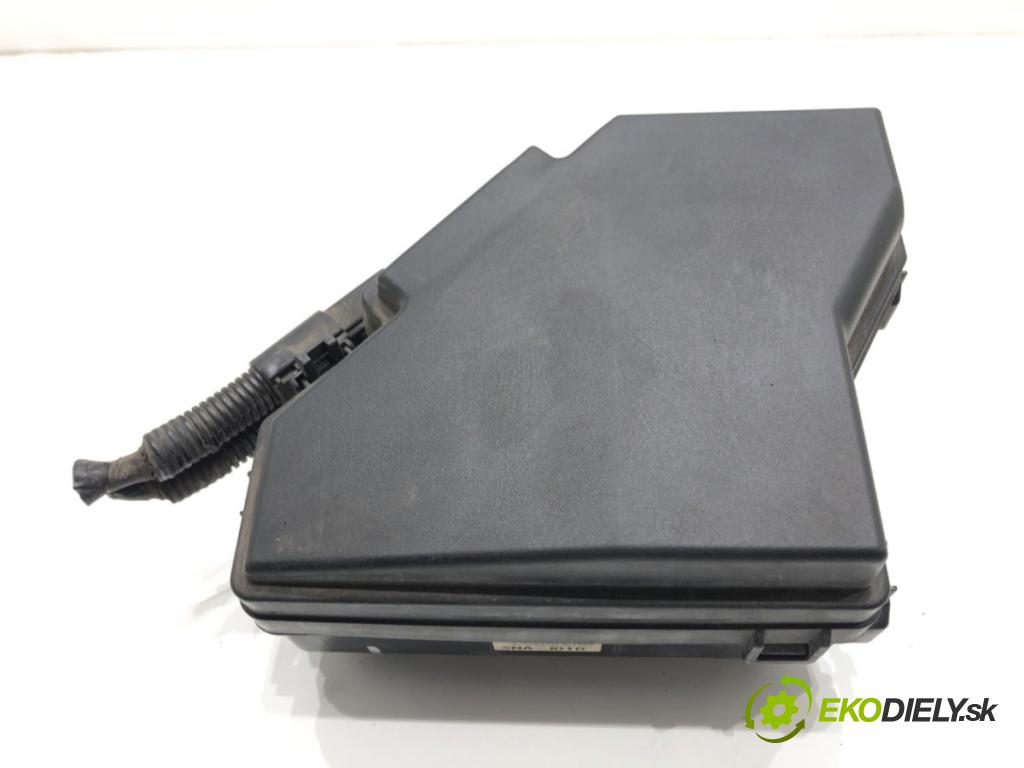 HONDA CIVIC VIII sedan (FD, FA) 2005 - 2022    1.8 (FD1, FD7) 103 kW [140 KM] benzyna 2005 - 2012  skříňka poistková 32200-SNB-G312 (Pojistkové skříňky)