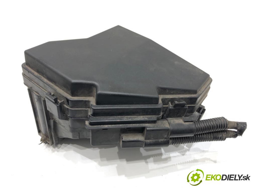 HONDA CIVIC VIII sedan (FD, FA) 2005 - 2022    1.8 (FD1, FD7) 103 kW [140 KM] benzyna 2005 - 2012  skříňka poistková 32200-SNB-G312 (Pojistkové skříňky)