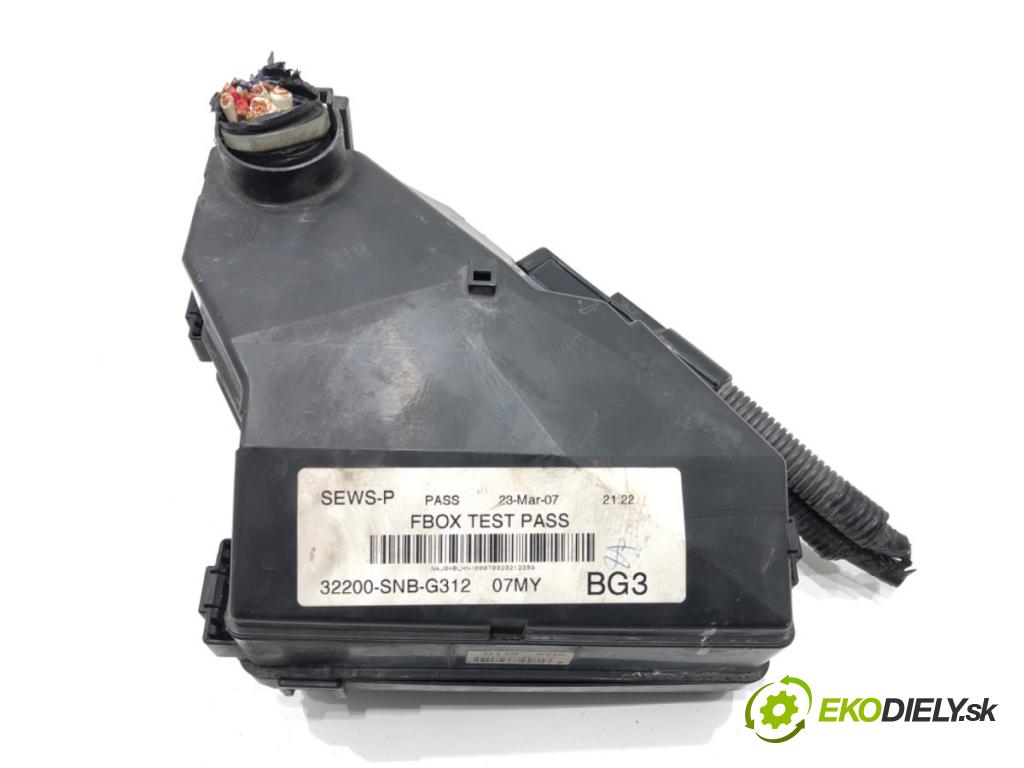 HONDA CIVIC VIII sedan (FD, FA) 2005 - 2022    1.8 (FD1, FD7) 103 kW [140 KM] benzyna 2005 - 2012  skříňka poistková 32200-SNB-G312 (Pojistkové skříňky)