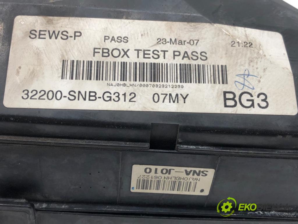 HONDA CIVIC VIII sedan (FD, FA) 2005 - 2022    1.8 (FD1, FD7) 103 kW [140 KM] benzyna 2005 - 2012  skříňka poistková 32200-SNB-G312 (Pojistkové skříňky)
