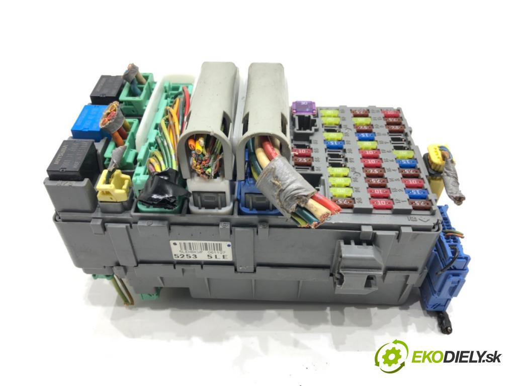 HONDA CIVIC VIII sedan (FD, FA) 2005 - 2022    1.8 (FD1, FD7) 103 kW [140 KM] benzyna 2005 - 2012  modul BSI 52535LE (Pojistkové skříňky)