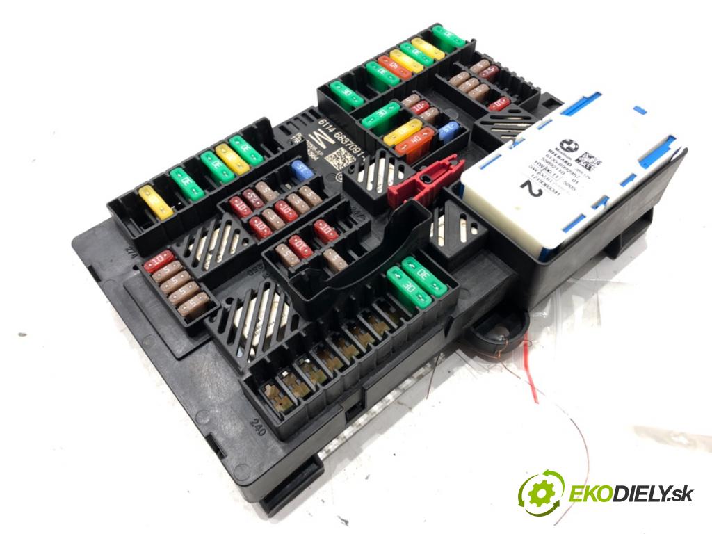 BMW 5 (G30, F90) 2016 - 2022    540 i xDrive 250 kW [340 KM] benzyna 2016 - 2020  skříňka poistková 6837091 (Pojistkové skříňky)