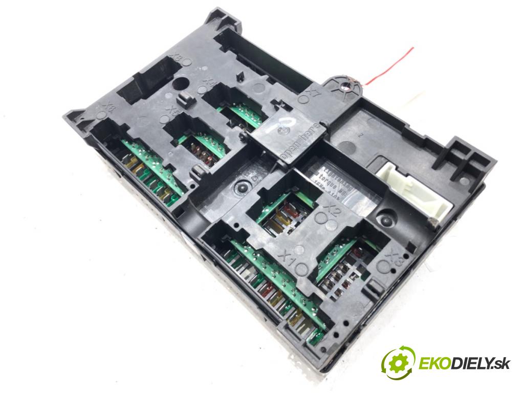 BMW 5 (G30, F90) 2016 - 2022    540 i xDrive 250 kW [340 KM] benzyna 2016 - 2020  skříňka poistková 6837091 (Pojistkové skříňky)