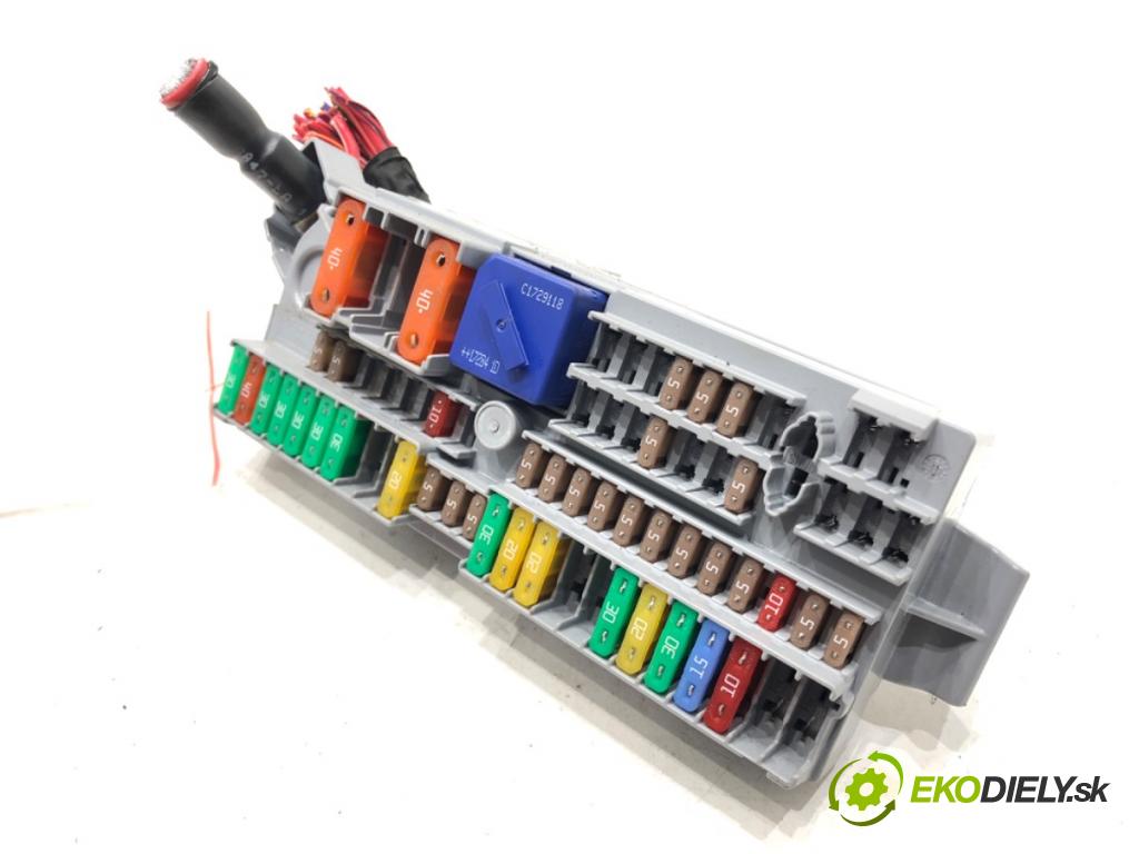 BMW 5 (G30, F90) 2016 - 2022    540 i xDrive 250 kW [340 KM] benzyna 2016 - 2020  skříňka poistková 9350313 (Pojistkové skříňky)