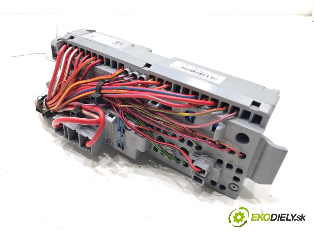 BMW 5 (G30, F90) 2016 - 2022    540 i xDrive 250 kW [340 KM] benzyna 2016 - 2020  skříňka poistková 9350313 (Pojistkové skříňky)