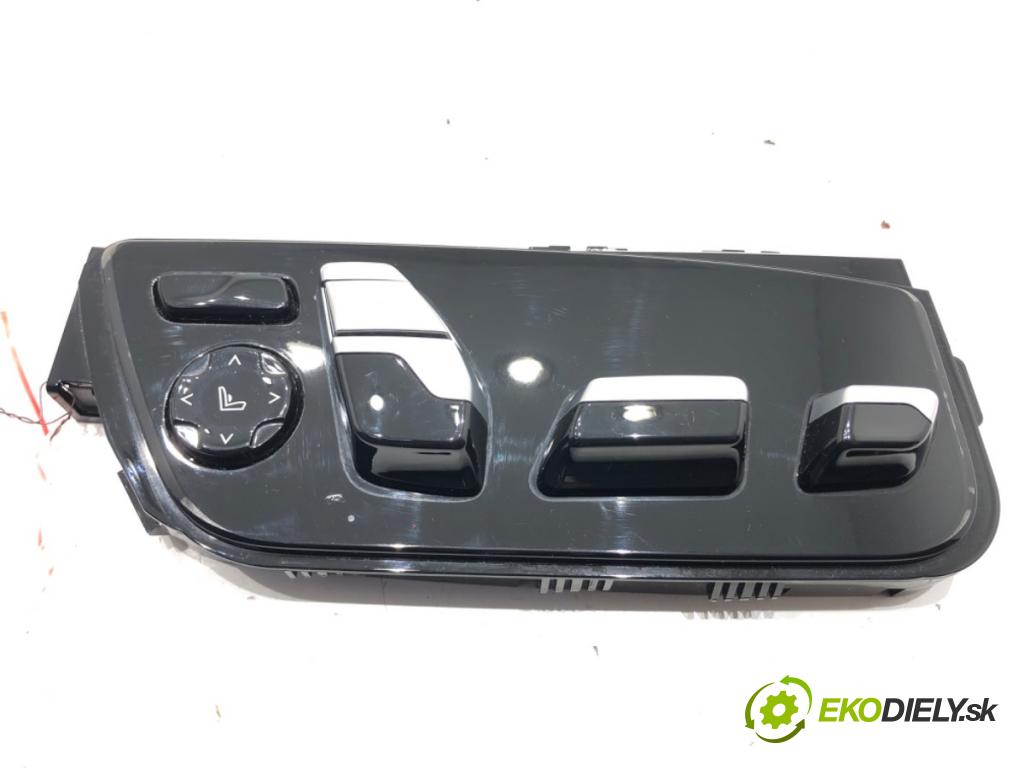 BMW 5 (G30, F90) 2016 - 2022    540 i xDrive 250 kW [340 KM] benzyna 2016 - 2020  Panel nastavenia sedačky pravy predný 6834262