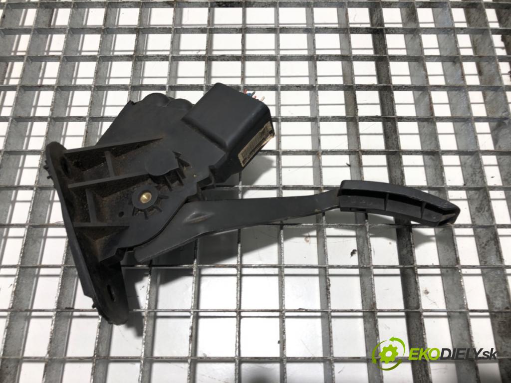 FORD TRANSIT Autobus (FD_ _, FB_ _, FS_ _, FZ_ _, FC_ _) 2000 - 2006    2.0 TDCi (F_F_, F_E_, F_G_) 92 kW [125 KM] olej napędowy 2002 - 2006  Potenciometer plynu YC15-9F836-BD (Pedále)