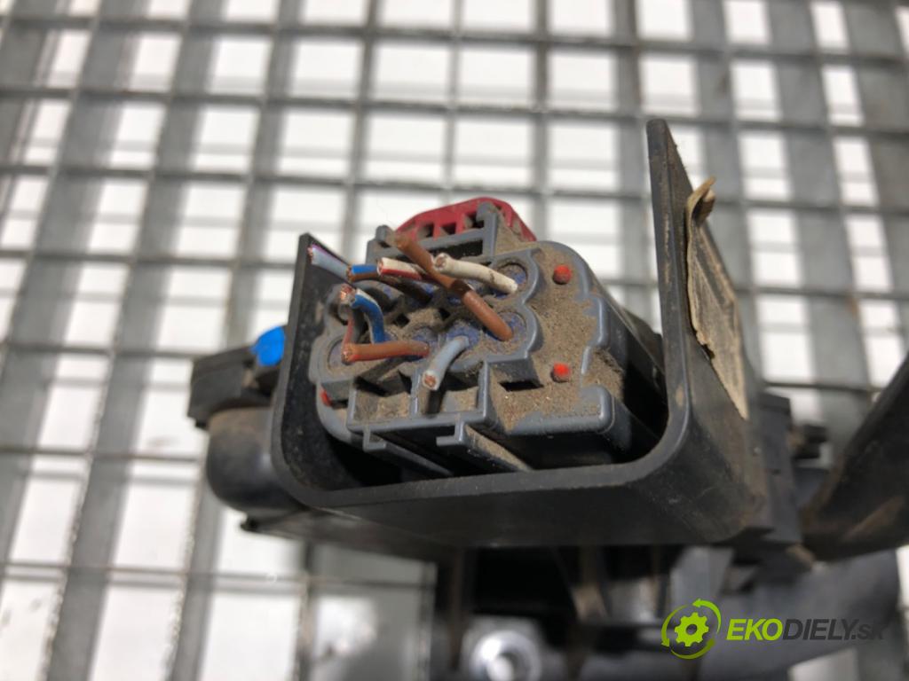 FORD TRANSIT Autobus (FD_ _, FB_ _, FS_ _, FZ_ _, FC_ _) 2000 - 2006    2.0 TDCi (F_F_, F_E_, F_G_) 92 kW [125 KM] olej napędowy 2002 - 2006  Potenciometer plynu YC15-9F836-BD (Pedále)