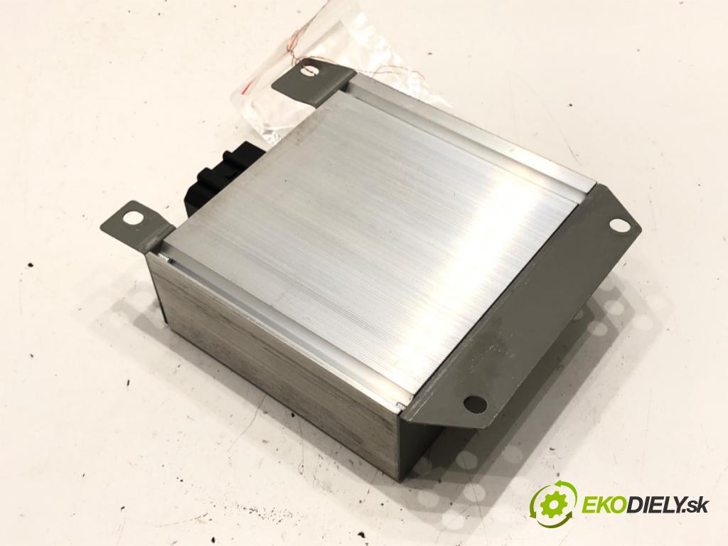 AUDI A4 B7 Avant (8ED) 2004 - 2008    2.0 TDI 103 kW [140 KM] olej napędowy 2004 - 2008  Zosilňovač 8E9035223D (Zosilňovače)