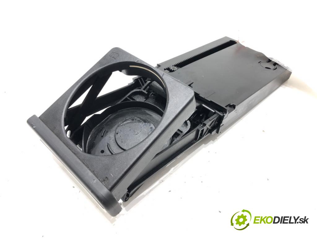 AUDI A4 B7 Avant (8ED) 2004 - 2008    2.0 TDI 103 kW [140 KM] olej napędowy 2004 - 2008  Držiak na nápoje  (Úchyty, držiaky na nápoje)