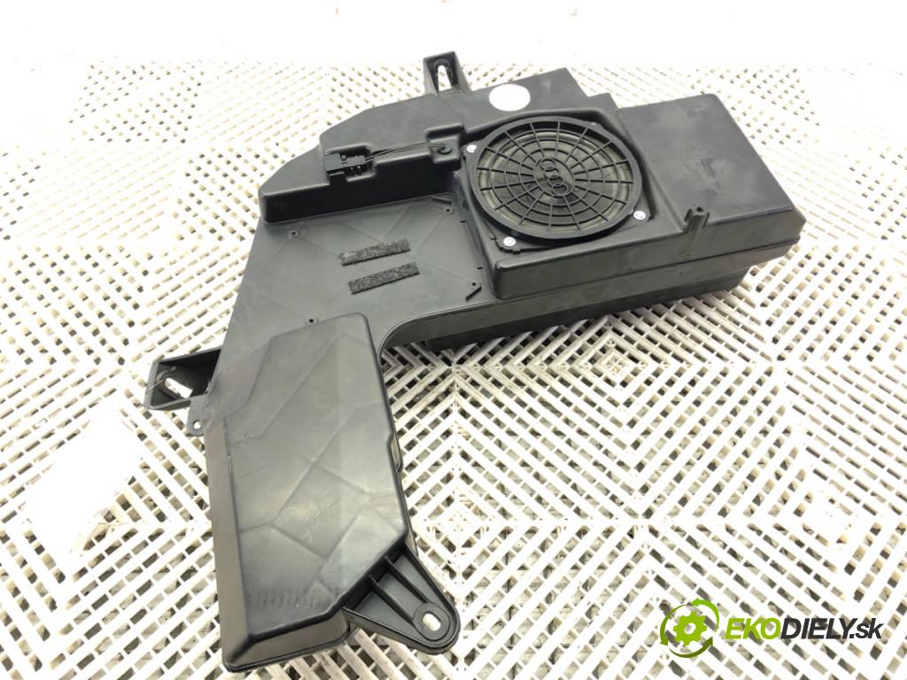 AUDI A4 B7 Avant (8ED) 2004 - 2008    2.0 TDI 103 kW [140 KM] olej napędowy 2004 - 2008  subwoofer 8E9035382D (Audio zariadenia)