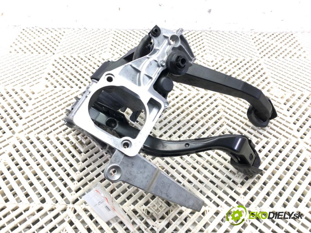 AUDI A4 B7 Avant (8ED) 2004 - 2008    2.0 TDI 103 kW [140 KM] olej napędowy 2004 - 2008  PEDÁL: manuálne 8E1721117D (Pedále)