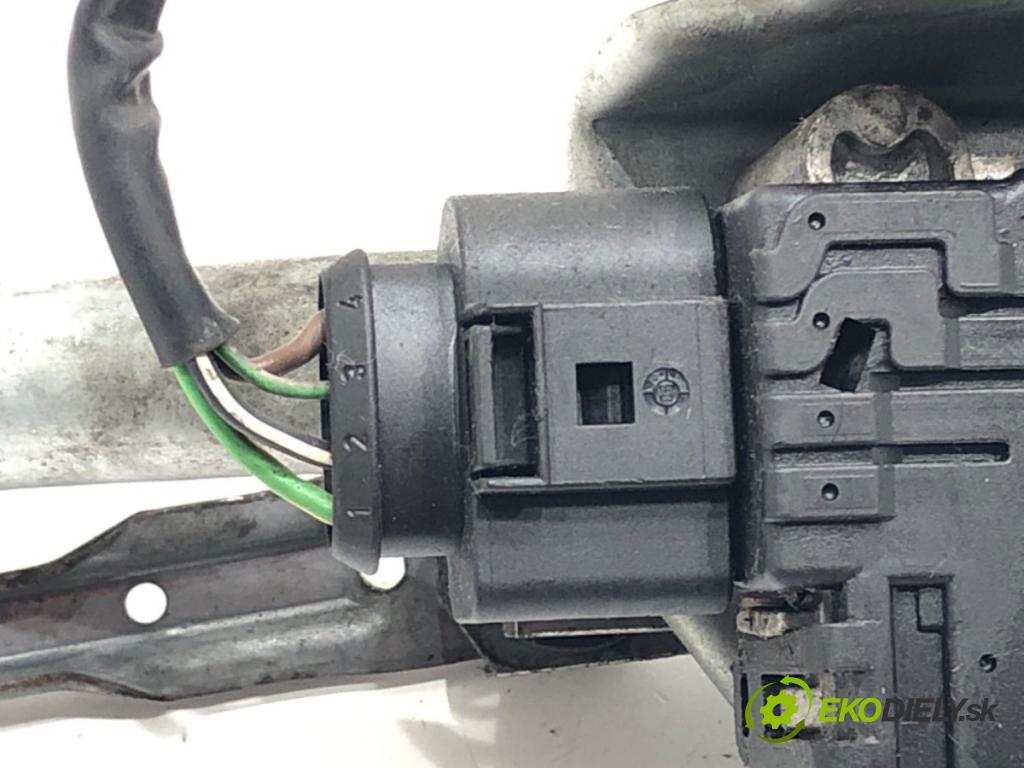 AUDI A4 B7 Avant (8ED) 2004 - 2008    2.0 TDI 103 kW [140 KM] olej napędowy 2004 - 2008  Mechanizmus stieračov predný 8E1955023E (Motorčeky stieračov predné)