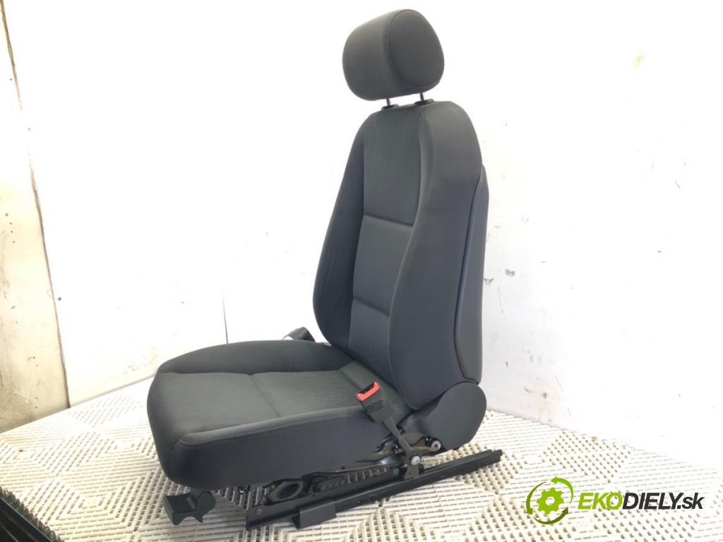 AUDI A4 B7 Avant (8ED) 2004 - 2008    2.0 TDI 103 kW [140 KM] olej napędowy 2004 - 2008  Sedadlo pravy predný