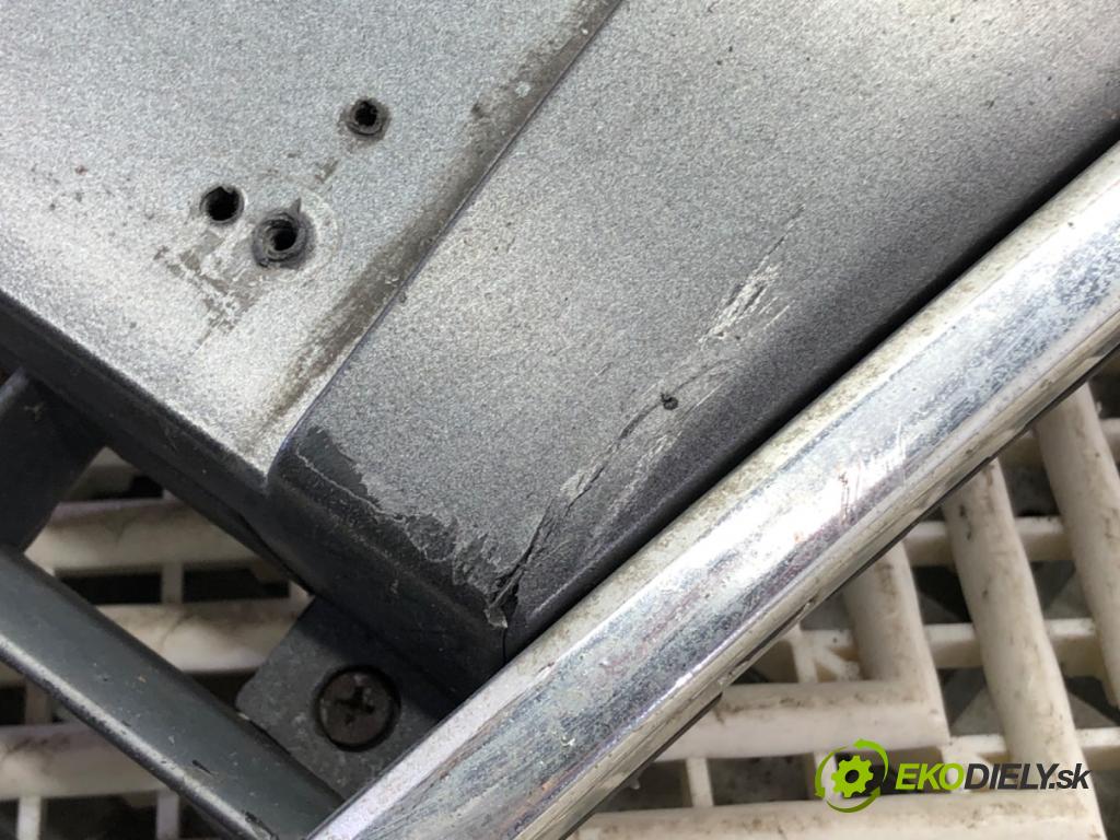 AUDI A4 B7 Avant (8ED) 2004 - 2008    2.0 TDI 103 kW [140 KM] olej napędowy 2004 - 2008  mřížka maska 8E0853651J (Mřížky (masky) chladičů)