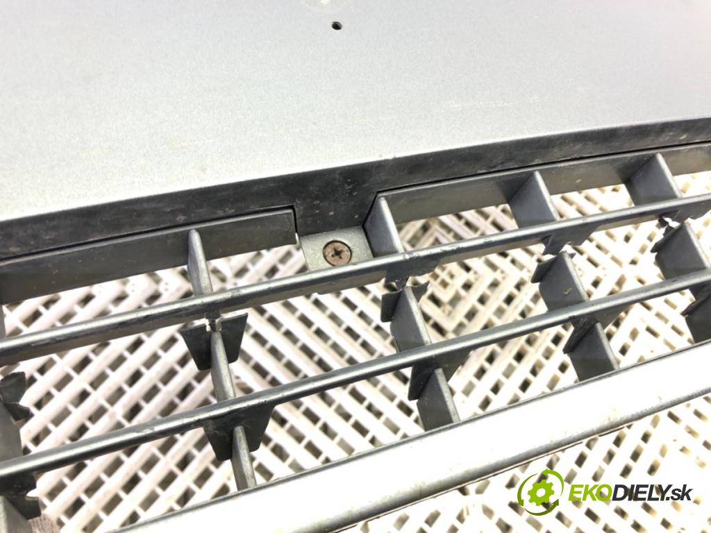 AUDI A4 B7 Avant (8ED) 2004 - 2008    2.0 TDI 103 kW [140 KM] olej napędowy 2004 - 2008  mřížka maska 8E0853651J (Mřížky (masky) chladičů)