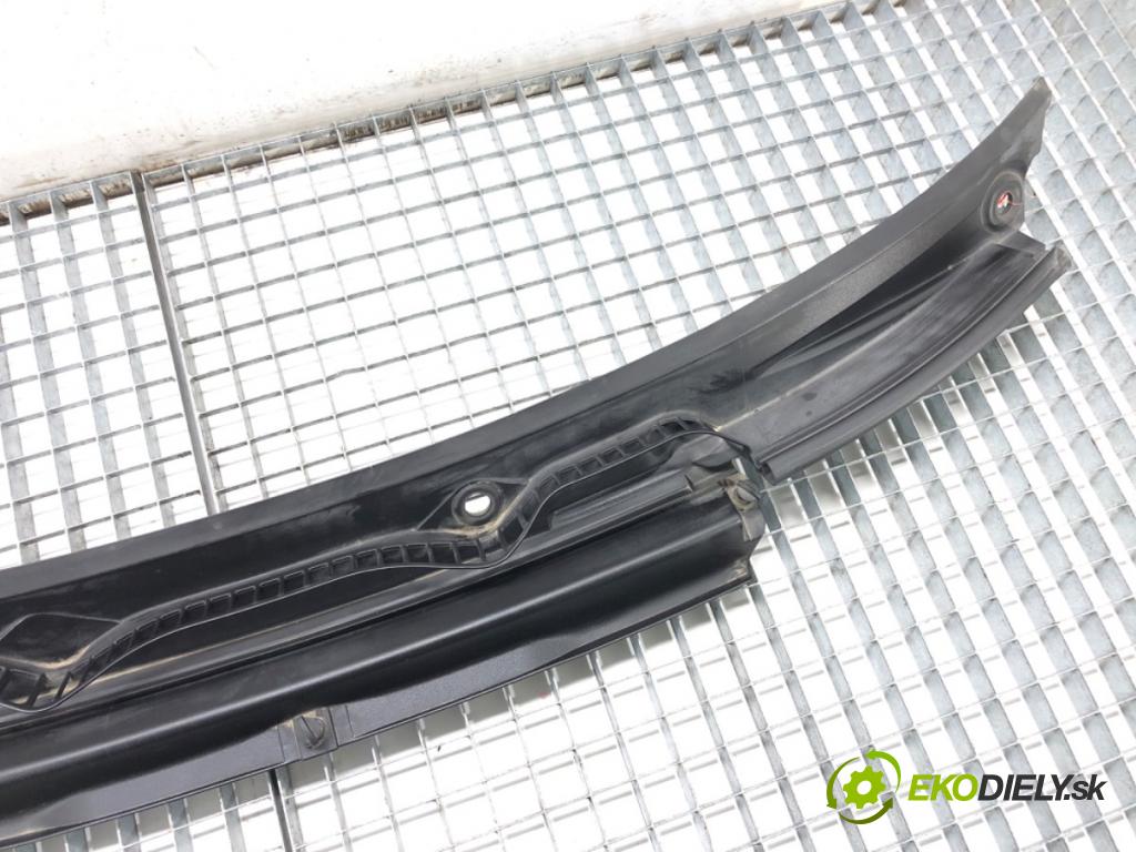 BMW X3 (E83) 2003 - 2011    2.0 sd 130 kW [177 KM] olej napędowy 2007 - 2008  Torpédo, plast pod čelné okno  (Torpéda)