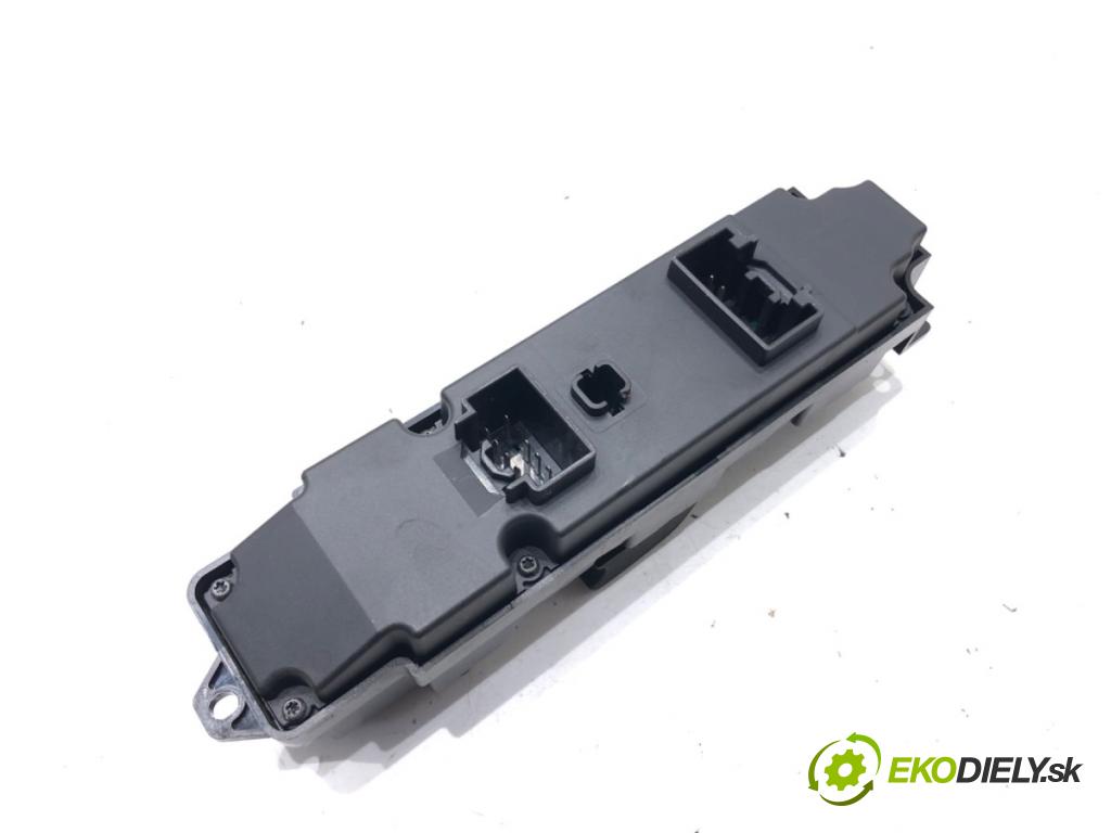 MAZDA 2 (DE_, DH_) 2007 - 2015    1.4 MZR-CD 50 kW [68 KM] olej napędowy 2008 - 2015  Prepínač okien DF7166350C (Prepínače, spínače, tlačidlá a ovládače kúrenia)